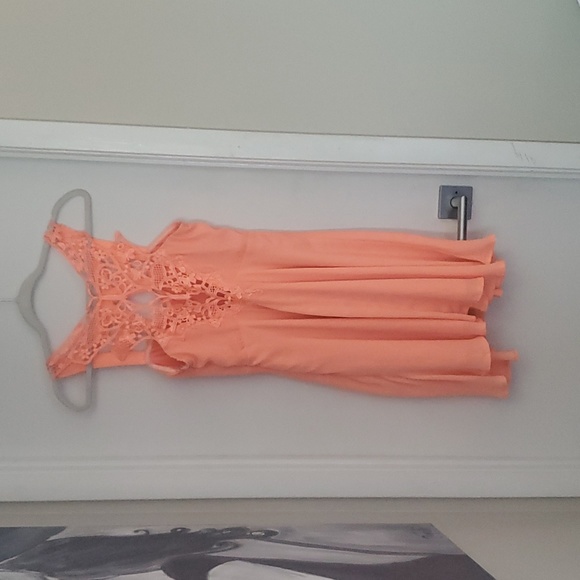 PEACH 🍑 DRESS - Picture 2 of 3
